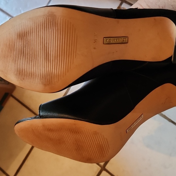 Louise et Crie Heels Womens 6.5 Black Leather Open Toe Booties Gold Tone Buckle - Picture 6 of 8